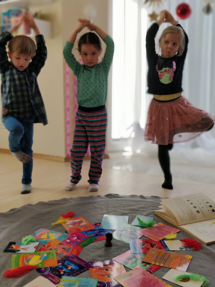 Vaikų joga yra orientuota į linksmybes!